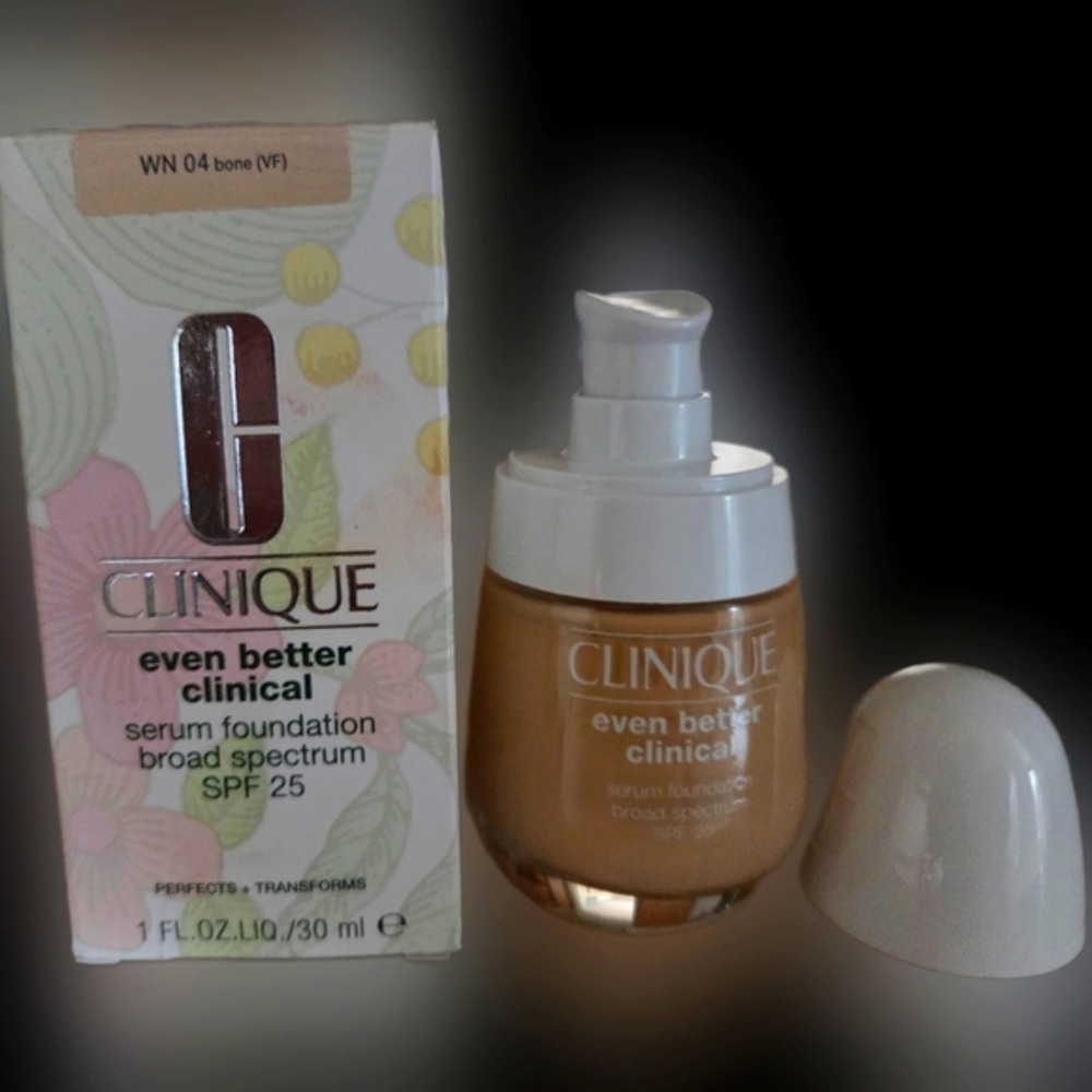 CLINIQUE Even Better Clinical Serum Foundation SPF25 Bone NIB - Picture 5 of 11
